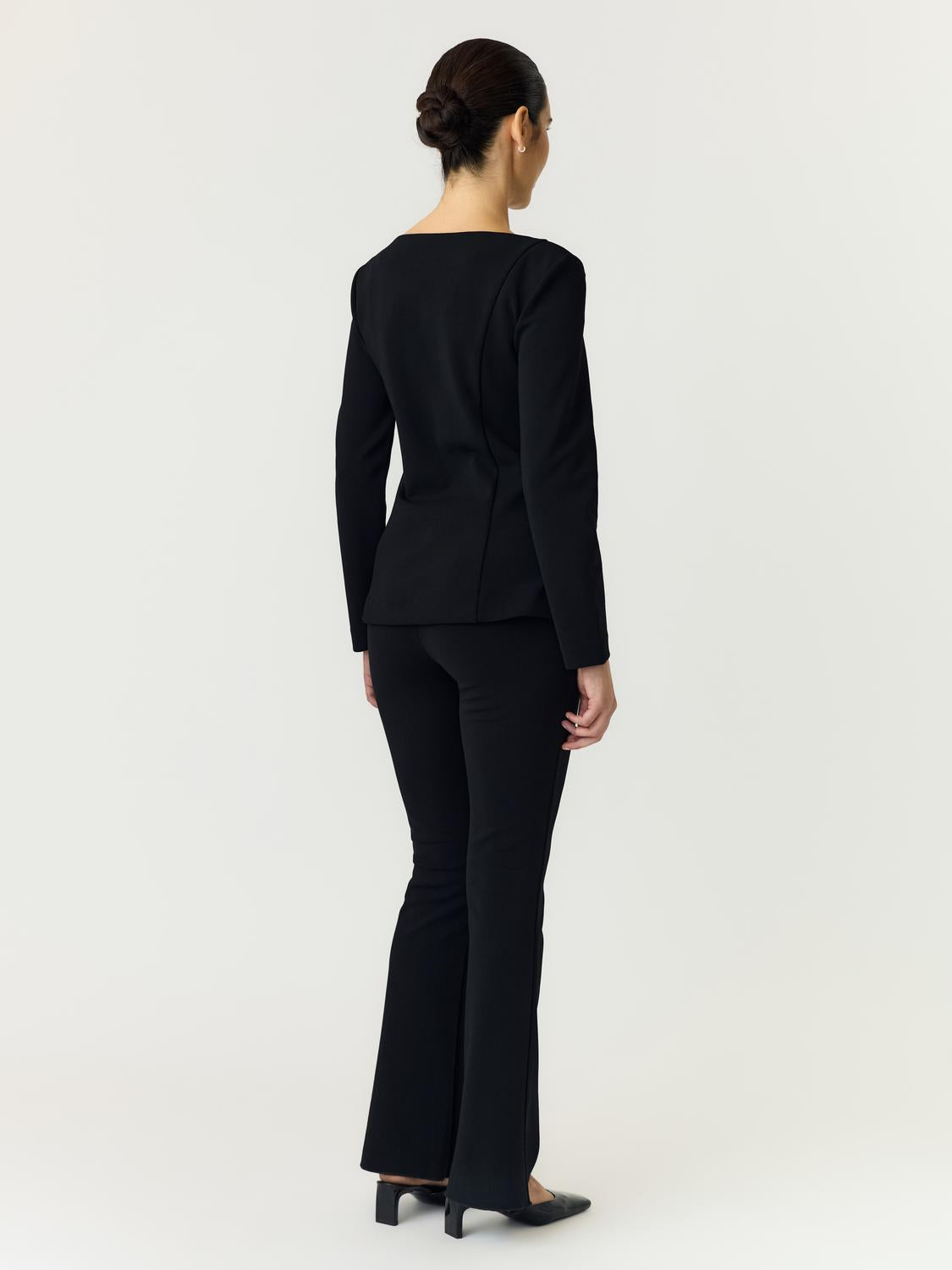model_shot-back